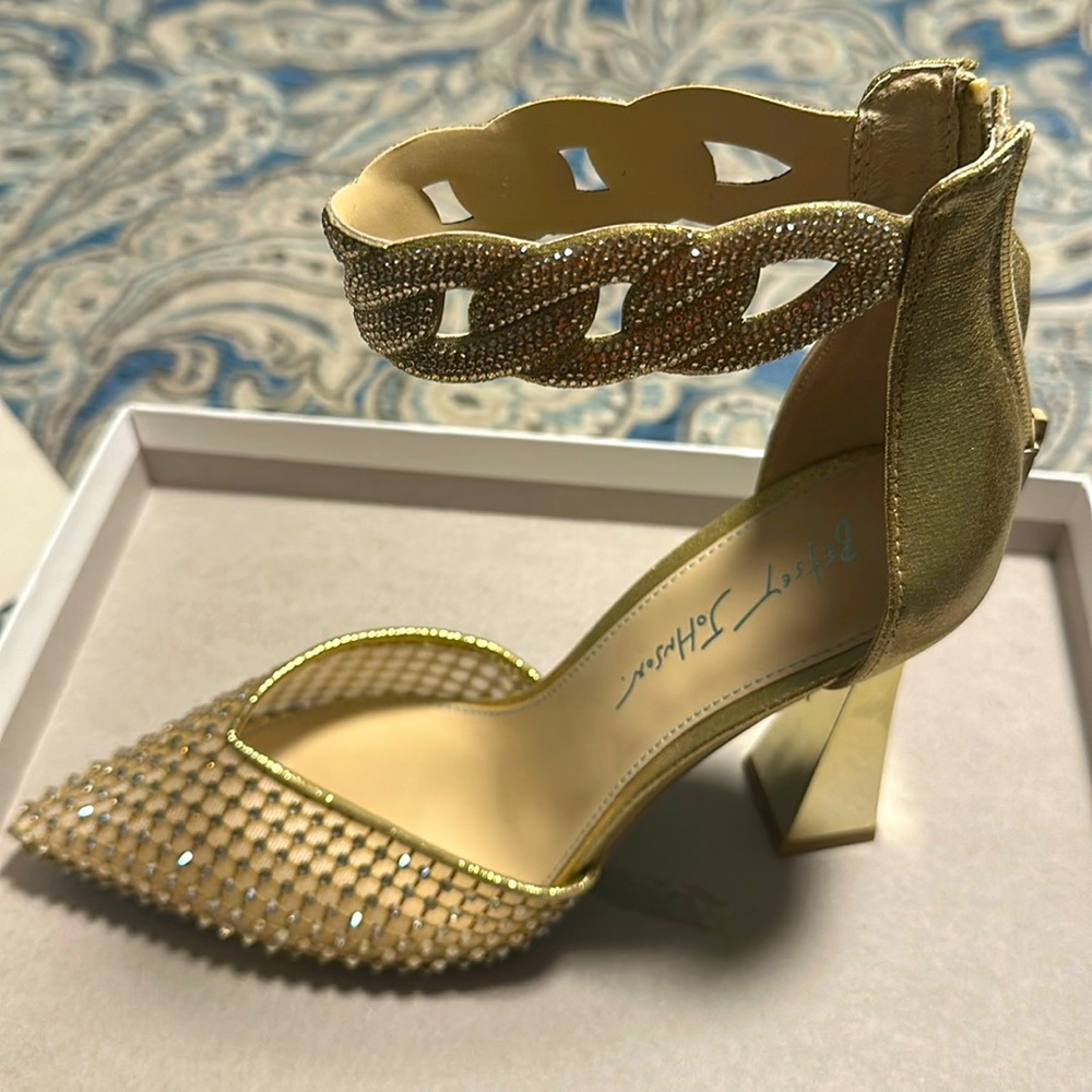 Brand New Betsey Johnson heels size 9
